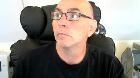 Snapshot of helikev26 chatting on June 8, 8:48 am helikev26 online show from June 8, 8:48 am