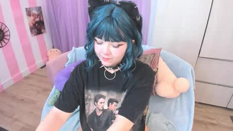 Laura online show from November 14, 4:11 am