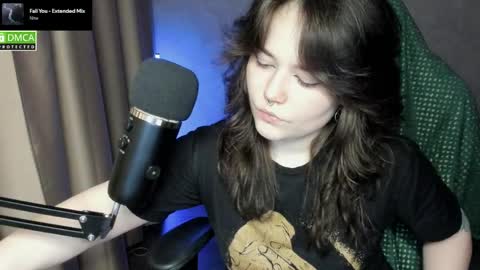 Red online show from April 3, 8:51 pm