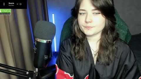 Snapshot of hell_hotline chatting on May 21, 7:32 pm Red online show from May 21, 7:32 pm