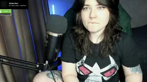 Snapshot of hell_hotline chatting on May 25, 6:47 pm Red online show from May 25, 6:47 pm