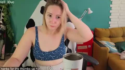 Snapshot of hell_l0ve chatting on June 30, 4:57 am Anastasiia online show from June 30, 4:57 am