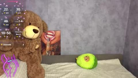 Snapshot of hellen__moore chatting on October 19, 1:06 am GTM3Mon Tue Wed Thu Fri San 0400 am-1030pm online show from October 19, 1:06 am