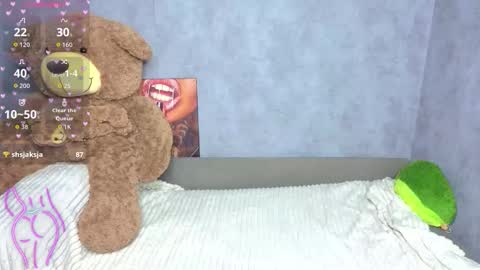 Snapshot of hellen__moore chatting on November 9, 12:42 am GTM3Mon Tue Wed Thu Fri San 0400 am-1030pm online show from November 9, 12:42 am