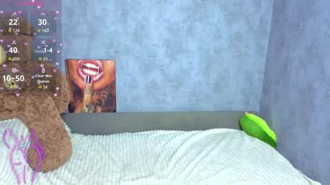 Snapshot of hellen__moore chatting on November 20, 12:55 am GTM3Mon Tue Wed Thu Fri San 0400 am-1030pm online show from November 20, 12:55 am