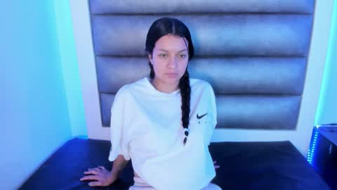 hellen__smith_ online show from March 11, 12:33 pm