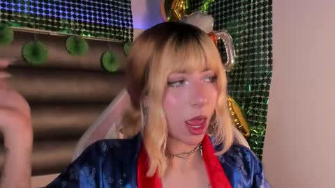 hellen__smith_ online show from March 18, 8:56 pm