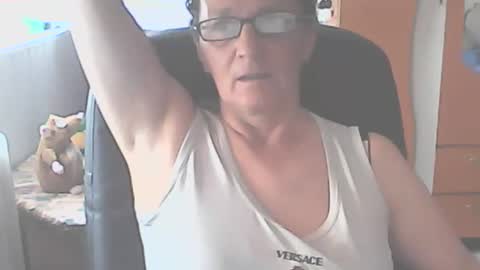 Snapshot of hellenmarie chatting on September 11, 10:37 am hellenmarie online show from September 11, 10:37 am