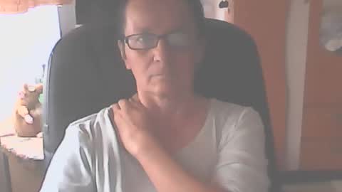 Snapshot of hellenmarie chatting on September 26, 10:41 am hellenmarie online show from September 26, 10:41 am