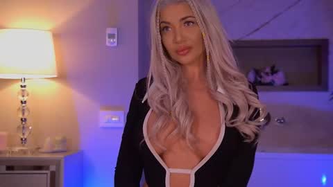 Snapshot of hellenroyy chatting on October 26, 4:29 am hellenroyy online show from October 26, 4:29 am