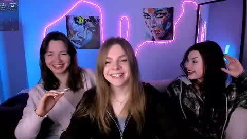 Snapshot of helli_belli chatting on February 2, 8:18 pm Helli online show from February 2, 8:18 pm