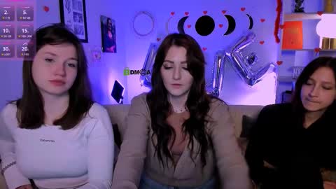 Snapshot of helli_belli chatting on February 8, 8:23 pm Helli online show from February 8, 8:23 pm