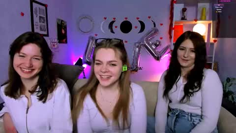 Snapshot of helli_belli chatting on February 12, 8:15 pm Helli online show from February 12, 8:15 pm