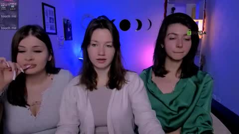 Snapshot of helli_belli chatting on March 1, 8:11 pm Helli online show from March 1, 8:11 pm