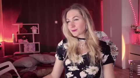 Alisia  Monday to Friday from 10 am to 4 pm GMT 2 online show from September 25, 8:18 am