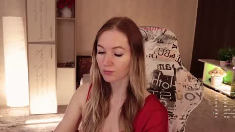 Snapshot of hello_lisha chatting on June 26, 8:19 am Alisia Monday to Friday from 10 am to 4 pm GMT 2 online show from June 26, 8:19 am