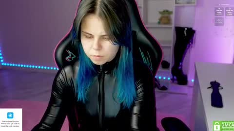 Alice online show from November 21, 4:27 pm