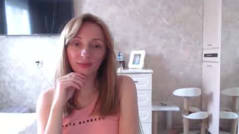 Snapshot of hellokittykaty chatting on May 12, 6:32 am Victory online show from May 12, 6:32 am