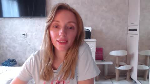 Snapshot of hellokittykaty chatting on May 14, 6:31 am Victory online show from May 14, 6:31 am