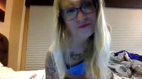 helltoheaven22 online show from September 22, 3:30 am