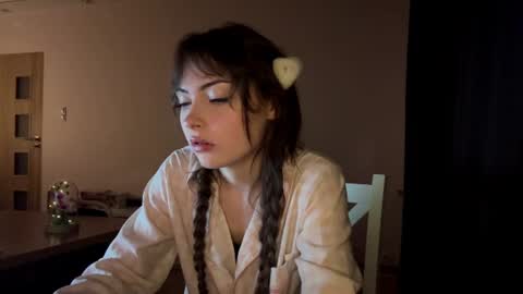 Snapshot of hellyluxury chatting on June 19, 7:28 pm hellyluxury online show from June 19, 7:28 pm