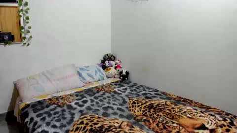 helokitkat online show from November 19, 4:34 am