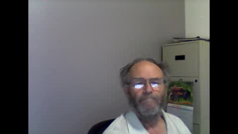 Snapshot of helopilot01 chatting on October 21, 12:33 am helopilot01 online show from October 21, 12:33 am