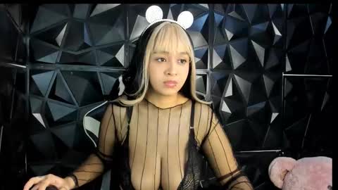 heluehorny13 online show from March 16, 1:22 am