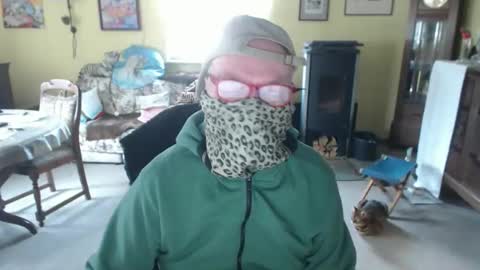 Snapshot of helvella chatting on February 12, 10:43 am Helvell online show from February 12, 10:43 am