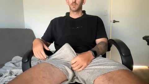 Snapshot of hendo92 chatting on September 26, 12:14 am Hendo online show from September 26, 12:14 am