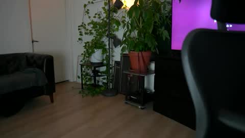 Snapshot of hendrixx89 chatting on May 20, 6:41 am DrixxTheGod online show from May 20, 6:41 am