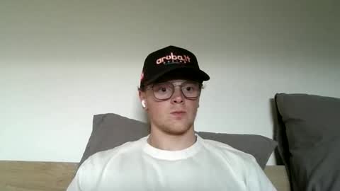 Snapshot of henrietje chatting on June 1, 6:53 pm henrietje online show from June 1, 6:53 pm