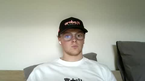 Snapshot of henrietje chatting on June 4, 6:14 pm henrietje online show from June 4, 6:14 pm