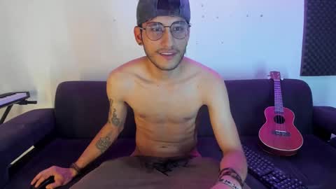 henrik_senn online show from December 2, 11:45 am