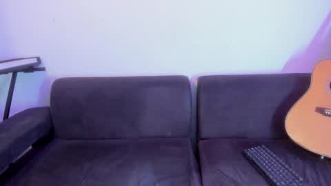 Snapshot of henrik_senn chatting on February 27, 9:09 am henrik_senn online show from February 27, 9:09 am