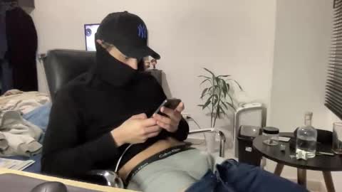 Snapshot of henriquemadaleno chatting on September 27, 2:38 am henriquemadaleno online show from September 27, 2:38 am