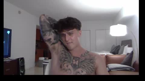 Snapshot of henrydesanti chatting on September 12, 12:22 am henrydesanti online show from September 12, 12:22 am