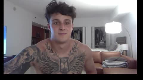 Snapshot of henrydesanti chatting on September 19, 3:19 am henrydesanti online show from September 19, 3:19 am