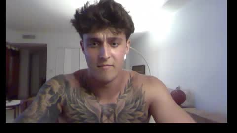 Snapshot of henrydesanti chatting on October 2, 1:45 am henrydesanti online show from October 2, 1:45 am