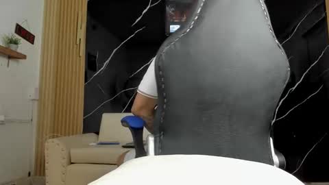 henrydouglas online show from April 27, 5:05 am