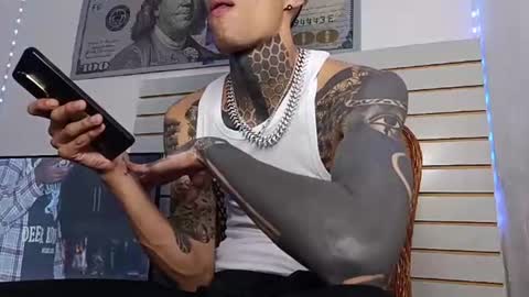 Snapshot of henzzeld420 chatting on July 15, 6:18 am Henzeld online show from July 15, 6:18 am
