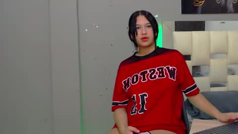 Snapshot of hera_divine chatting on December 5, 6:32 am HERA online show from December 5, 6:32 am