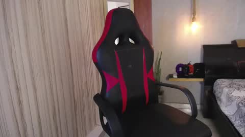 Snapshot of hera_divine chatting on November 6, 9:37 pm HERA online show from November 6, 9:37 pm