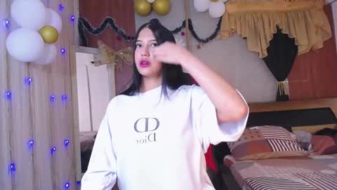 Snapshot of hera_divine chatting on December 3, 7:01 pm HERA online show from December 3, 7:01 pm