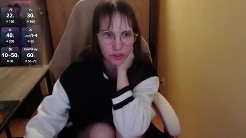 Snapshot of heraluna_ chatting on January 1, 10:46 pm HeraLuna  online show from January 1, 10:46 pm