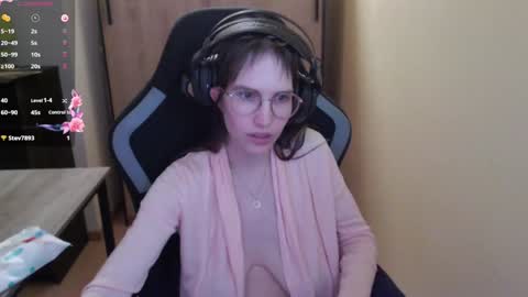 Snapshot of heraluna_ chatting on January 20, 11:10 pm HeraLuna  online show from January 20, 11:10 pm