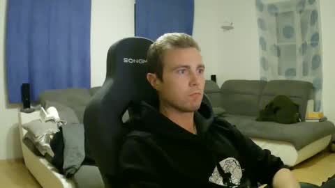 John Pearl online show from April 12, 7:52 pm