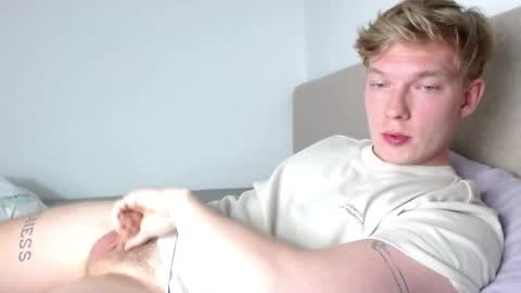 Snapshot of hercules__ chatting on February 2, 2:27 pm Gregblonde Alextattoo online show from February 2, 2:27 pm