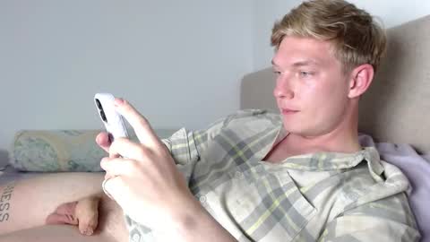 Snapshot of hercules__ chatting on February 7, 1:59 pm Gregblonde Alextattoo online show from February 7, 1:59 pm