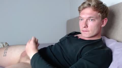 Snapshot of hercules__ chatting on February 13, 5:42 pm Gregblonde Alextattoo online show from February 13, 5:42 pm